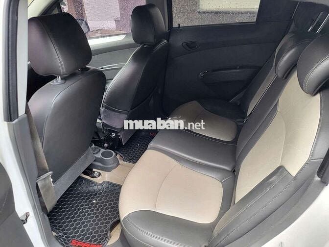 Chevrolet Spark Trắng 5 chỗ