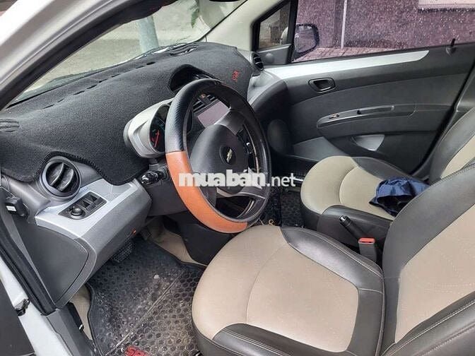 Chevrolet Spark Trắng 5 chỗ
