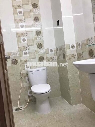 Cần cho thuê nhà hxt nhà mới 4x17m đúc lửng 2wc 8tr