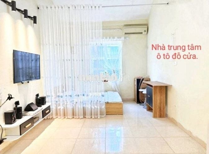 Tập thể Hà Nội 3 ngủ quận Hai Bà Trưng - ô tô đỗ cửa