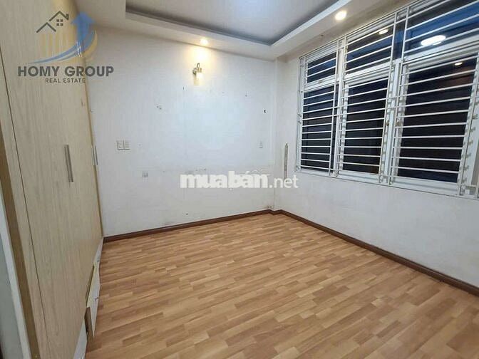 NHÀ 1TRỆT 3LẦU 4X17 4PN 5WC VỊ TRÍ CỰC ĐẸP TRUNG TÂM ĐƯỜNG 8 LINH XUÂN