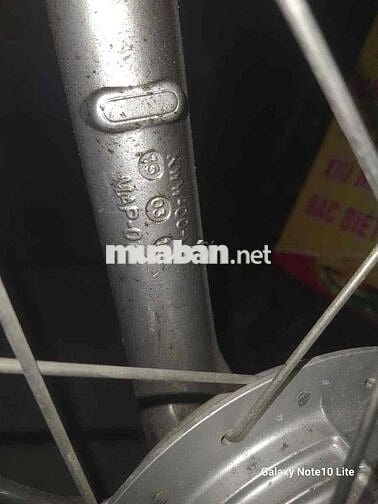 wave a máy zin chưa chạm đầu