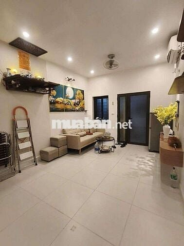 Bán nhà TT Lò Đúc, tầng 2 oto đỗ, 50m 2N1WC, full nội thất, tiện ích