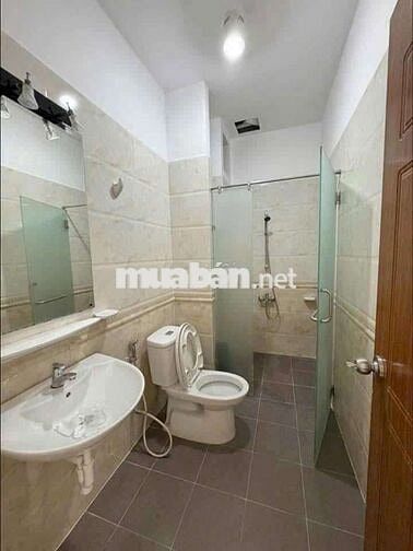 CHUNG CƯ MINI BAN CÔNG THOÁNG - NGAY SÁT CẦU NGUYỄN VĂN CỪ QUẬN 1