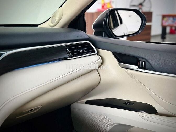 Toyota Camry 2.5Q 2023 - 50000 km