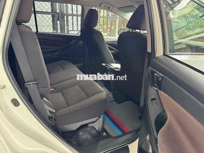 Toyota Innova 2.0E Trắng