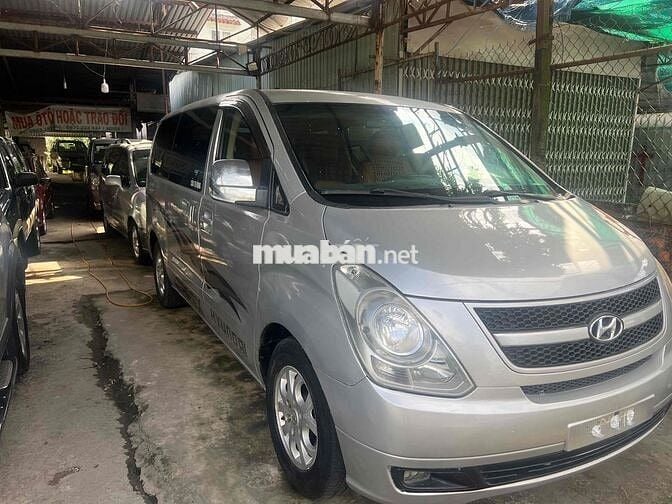 310 triệu 9 chổ máy dầu đời 2010 xe không niên hạn