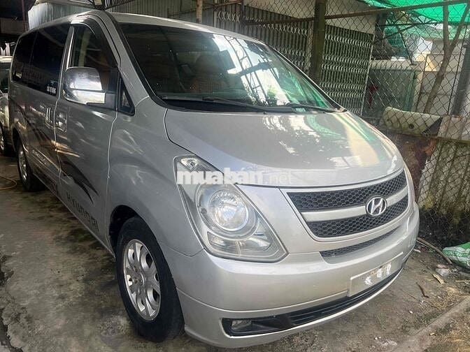 310 triệu 9 chổ máy dầu đời 2010 xe không niên hạn