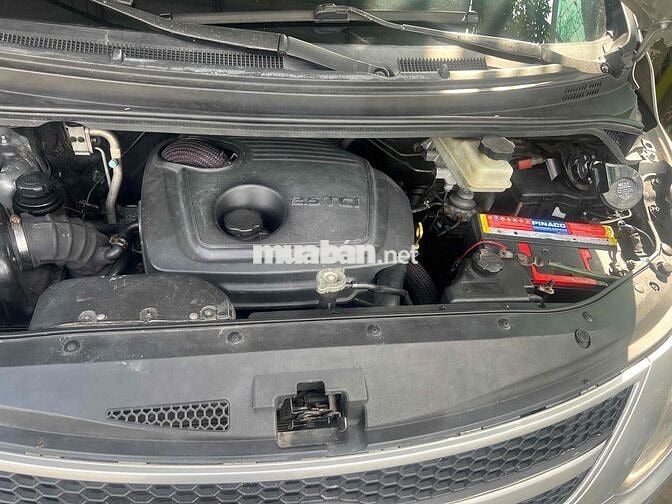 310 triệu 9 chổ máy dầu đời 2010 xe không niên hạn