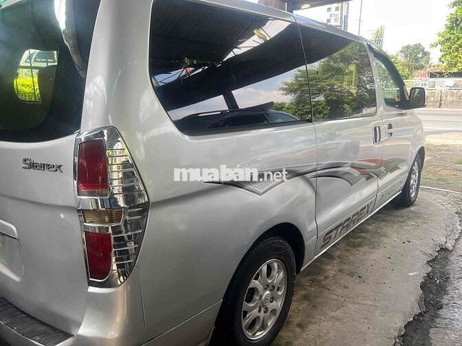 310 triệu 9 chổ máy dầu đời 2010 xe không niên hạn