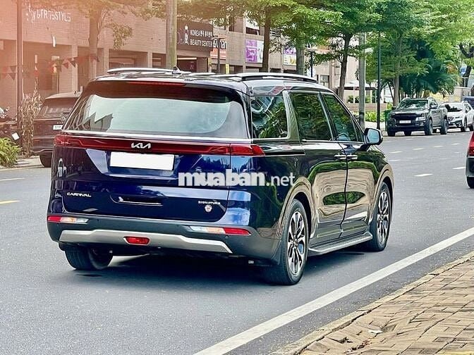Kia Carnival 2.2D Signature 2022 - 1 chủ từ đầu