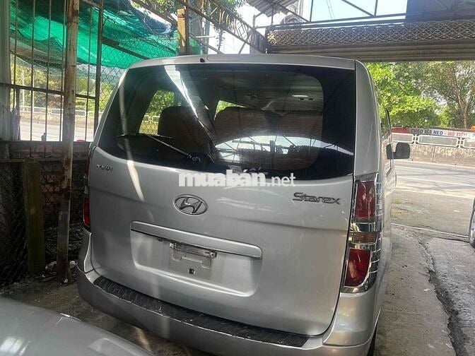 310 triệu 9 chổ máy dầu đời 2010 xe không niên hạn