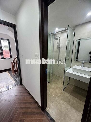 Cho thuê nhà mới xây 30mx5 tầng đối diện time city