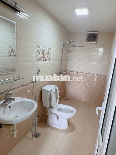 Chính chủ cho thuê phòng khép kín 1 ngủ 1 khách 55m2 phố Bạch Mai