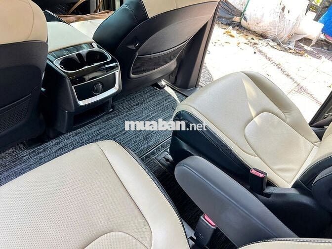 Kia Carnival 2023 Premium 2.2D 7S - 20000 km