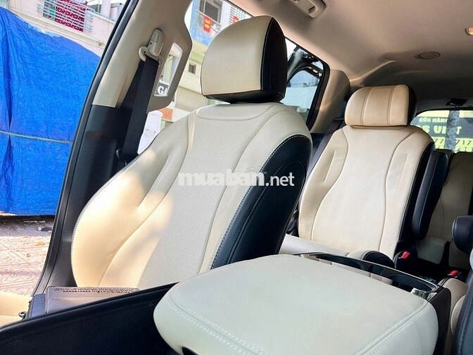 Kia Carnival 2023 Premium 2.2D 7S - 20000 km