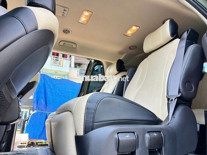 Kia Carnival 2023 Premium 2.2D 7S - 20000 km