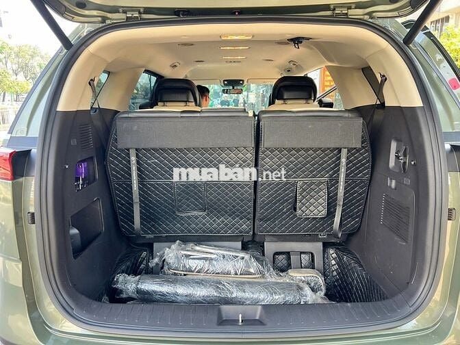 Kia Carnival 2023 Premium 2.2D 7S - 20000 km