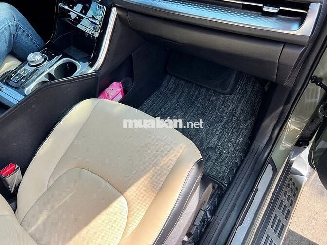 Kia Carnival 2023 Premium 2.2D 7S - 20000 km