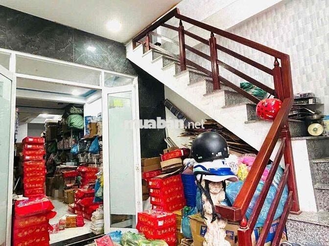 🏡🏡 Chính chủ cần bán nhà 3 tầng 3 mê đúc kiệt oto 500 thông 518/37 Tôn