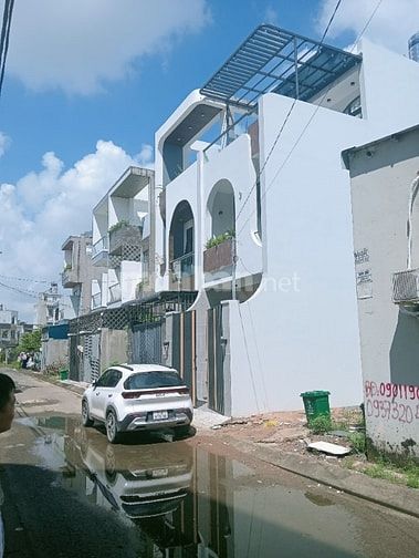 BÁN NHÀ ĐẸP , MẶT TIỀN ĐƯỜNG LỚN 16M, 3 TẦNG DT GẦN 60M (4X14) Q9.