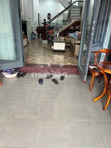 BÁN NHÀ ĐẸP , MẶT TIỀN ĐƯỜNG LỚN 16M, 3 TẦNG DT GẦN 60M (4X14) Q9.