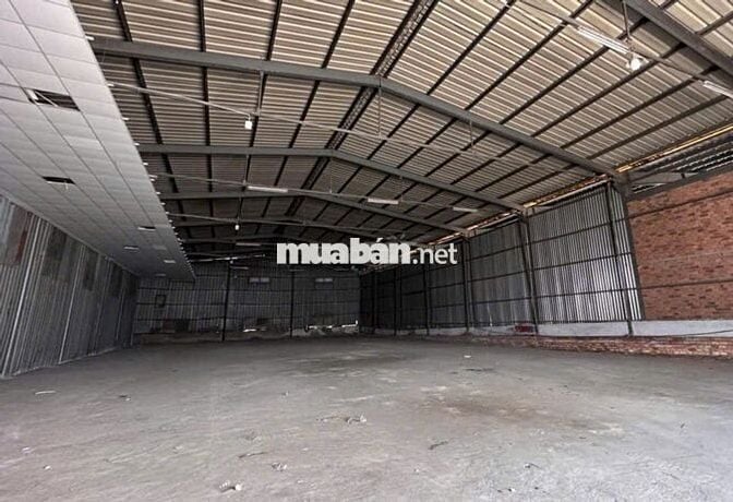 Kho diện tích 1000m2 cần cho thuê với giá rẻ ở Huỳnh Tấn Phát