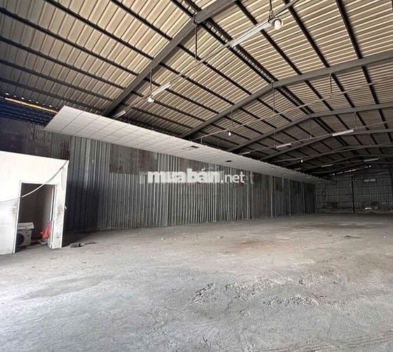 Kho diện tích 1000m2 cần cho thuê với giá rẻ ở Huỳnh Tấn Phát