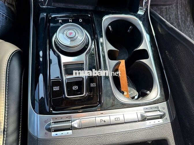 Kia Carnival 2023 Premium 2.2D 7S - 20000 km