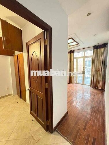 Cho thuê nhà mặt tiền đẹp đường Hoa Huệ, Phú Nhuận, chỉ 25 triệu/tháng