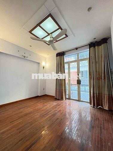 Cho thuê nhà mặt tiền đẹp đường Hoa Huệ, Phú Nhuận, chỉ 25 triệu/tháng