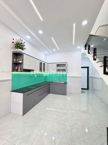 Kẹt tiền bán nhanh nhà Nguyễn Thị Nhỏ, Tân Bình. Gần SVĐ Phú Thọ