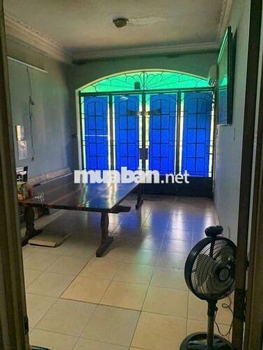 Bán gấp nhà 1 trệt 2 lầu, MT đường 18m  ngay KDL Văn Thánh