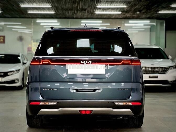 Kia Carnival Signature 2022- 20000 km