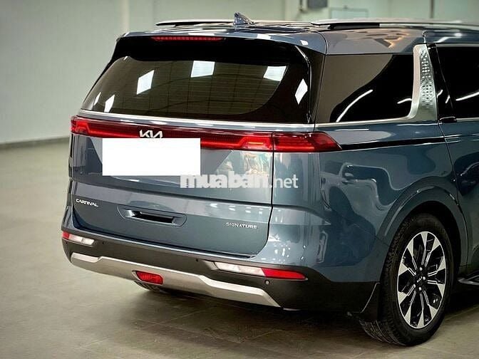 Kia Carnival Signature 2022- 20000 km