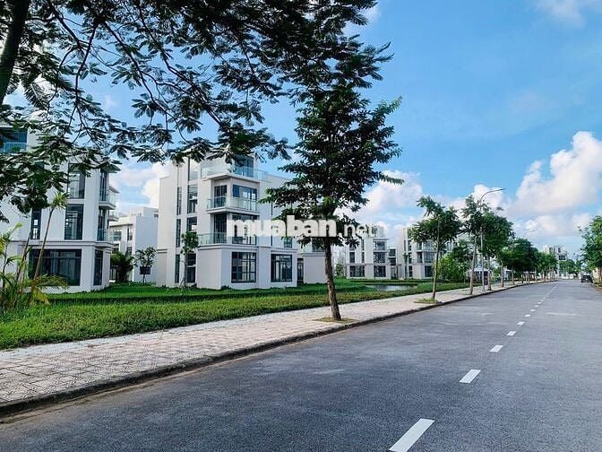 Chính chủ căn biệt thự đơn lập sân Golf 4 tầng 12 tỷ.Sổ đỏ lâu dài