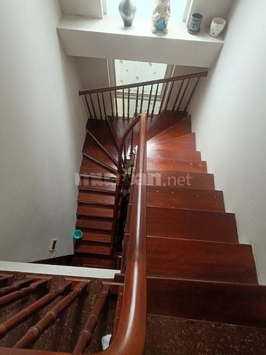 Bán nhà Văn Cao 50m2, có thang máy, vỉa hè, ô tô tránh. 17,3 tỷ