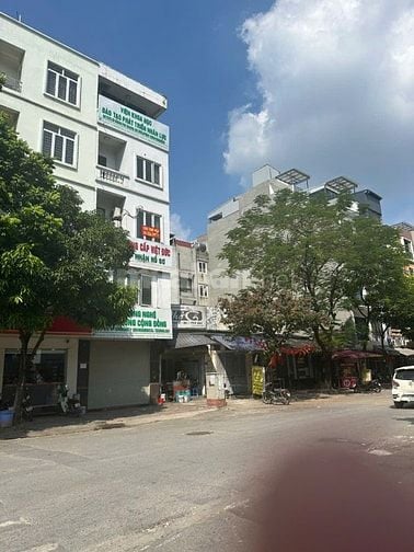 Chính chủ bán nhà biệt thự liền kề góc 3 mặt tiền ngõ 3 Đỗ Nhuận 135m2