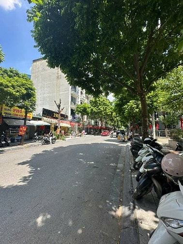 Chính chủ bán nhà biệt thự liền kề góc 3 mặt tiền ngõ 3 Đỗ Nhuận 135m2