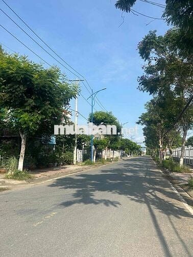 BÁN ĐẤT , NHÀ MẶT TIỀN GIỒNG AO VỊ TRÍ ĐẸP GIÁ RẺ HƠN 12TR/M2 KHU VƯC