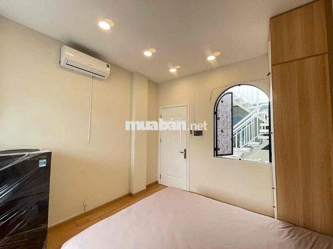 STUDIO FULL NỘI THẤT CÓ CỬA SỔ ĐÓN GIÓ