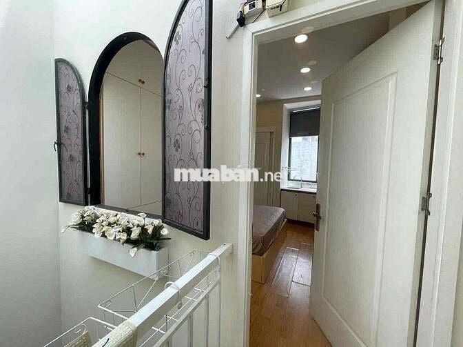 STUDIO FULL NỘI THẤT CÓ CỬA SỔ ĐÓN GIÓ