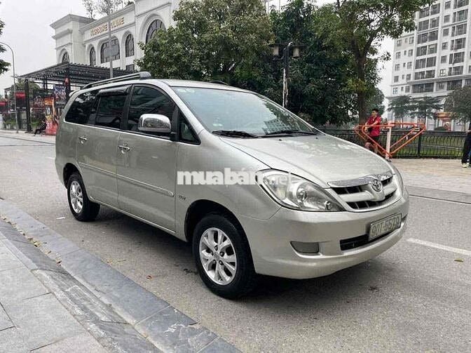 Toyota Innova Vàng cát 8 chỗ