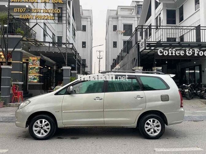 Toyota Innova Vàng cát 8 chỗ