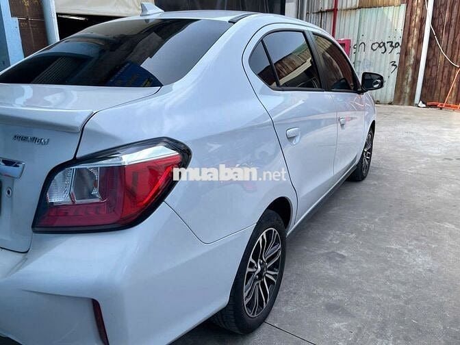 Mitsubishi Attrage 2024 Premium 1.2 CVT - 12000 km