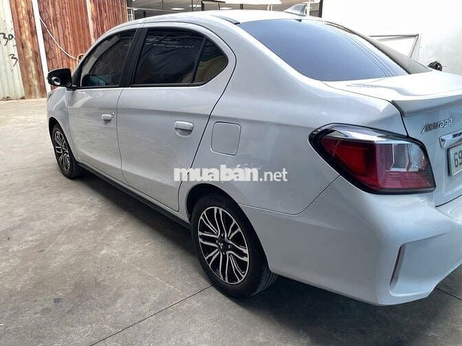 Mitsubishi Attrage 2024 Premium 1.2 CVT - 12000 km