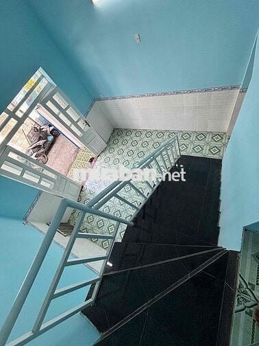 Nhà C4 Dĩ An ở ngay. DT: 57m2, sổ riêng, chỉ hơn 2 tỷ