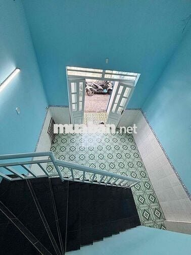 Nhà C4 Dĩ An ở ngay. DT: 57m2, sổ riêng, chỉ hơn 2 tỷ