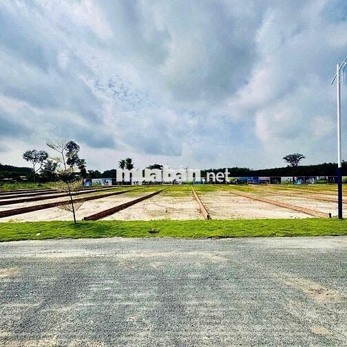 ĐẤT SỔ SẴN NGAY CẠNH BECAMEX GẦN TRƯỜNG HỌC VÀ CHỢ GIÁ F0