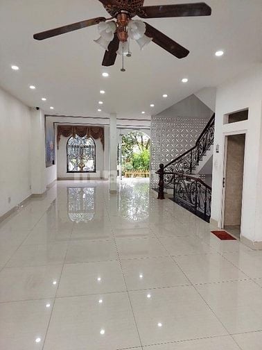 Biệt thự MT lô F đường Lê Thị Riêng 7x20m , 3 lầu + hầm, giá 30 triệu